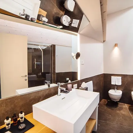 San Colombano Apartment *